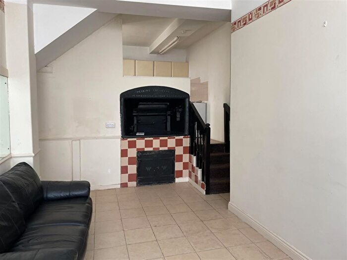 1 Bedroom Flat To Rent In Babbacombe Road, Torquay, TQ1