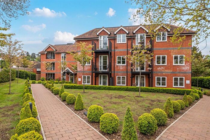 2 Bedroom Flat To Rent In High Street, Haslemere, GU27