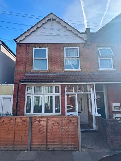 2 Bedroom Flat To Rent In Regina Road, Southall, UB2