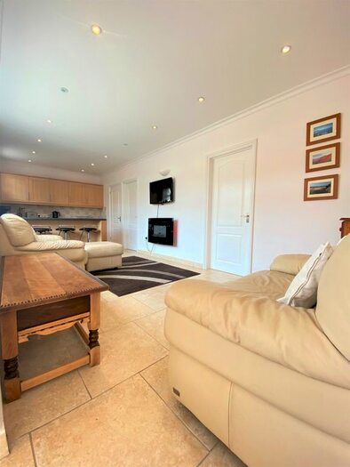 2 Bedroom Bungalow To Rent In Sealands Drive, Mumbles, Swansea, SA3