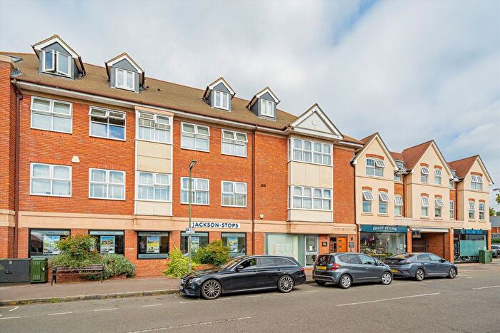 1 Bedroom Flat To Rent In Queens Road, Weybridge, KT13