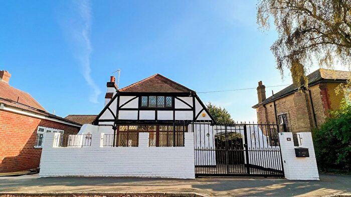 3 Bedroom Detached House To Rent In Oxford Road, Carshalton, Surrey, SM5