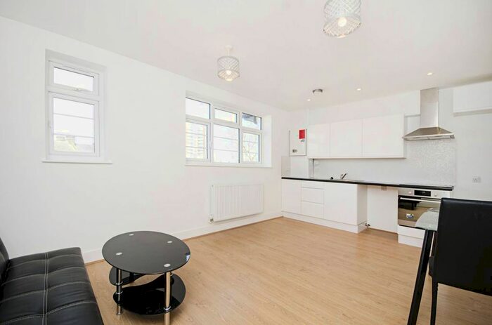 1 Bedroom Flat To Rent In Crest Court, Hendon, London, NW4