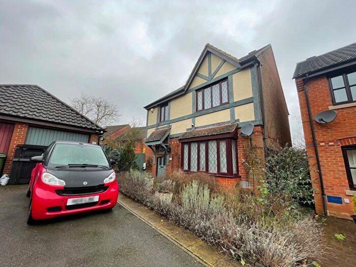 3 Bedroom Detached House For Sale In Nuneham Grove, Westcroft, Milton Keynes, MK4