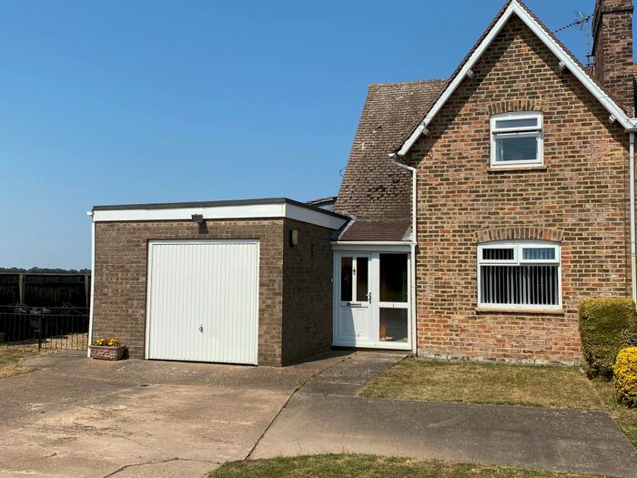 3 Bedroom Semi-Detached House For Sale In Garners Lane, Sutton Bridge, Spalding, PE12