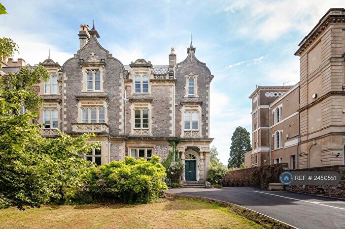 3 Bedroom Flat To Rent In Trinmore, Bristol, BS8