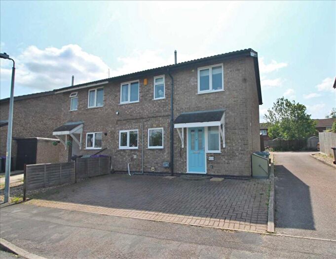 4 Bedroom Semi-Detached House For Sale In Bedford Close, Grantham, NG31