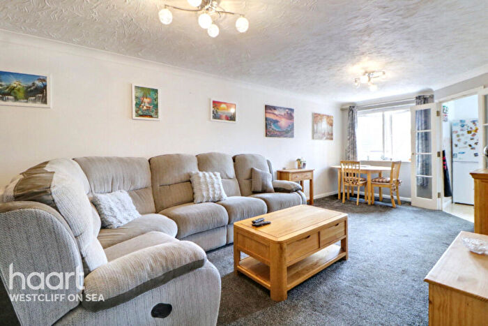 2 Bedroom Flat For Sale In Balmoral Road, Westcliff-On-Sea, SS0