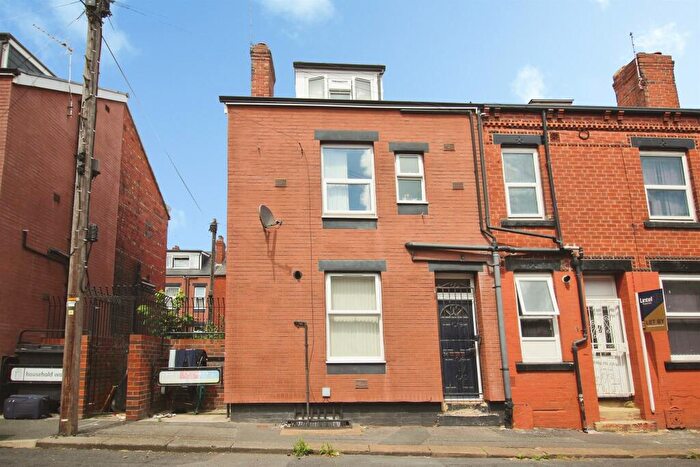 2 Bedroom End Of Terrace House For Sale In Recreation Mount, Leeds, LS11