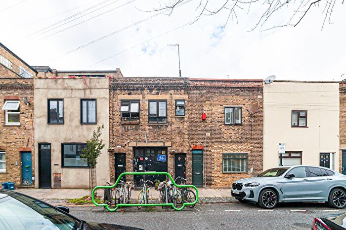 1 Bedroom Flat To Rent In Glading Terrace, Stoke Newington, Hackney, London, N17