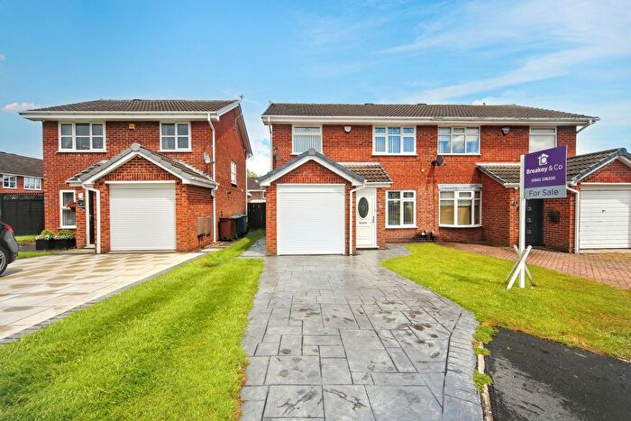 3 Bedroom Semi Detached House For Sale In Woodhead Grove, Wigan, WN3