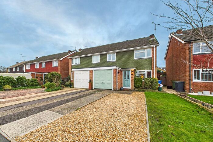 3 Bedroom Semi Detached House For Sale In Weybridge Mead, Yateley, Hampshire, GU46