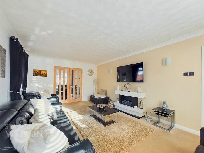 5 Bedroom Link Detached House For Sale In Gurney Road, New Costessey, Norwich, NR5