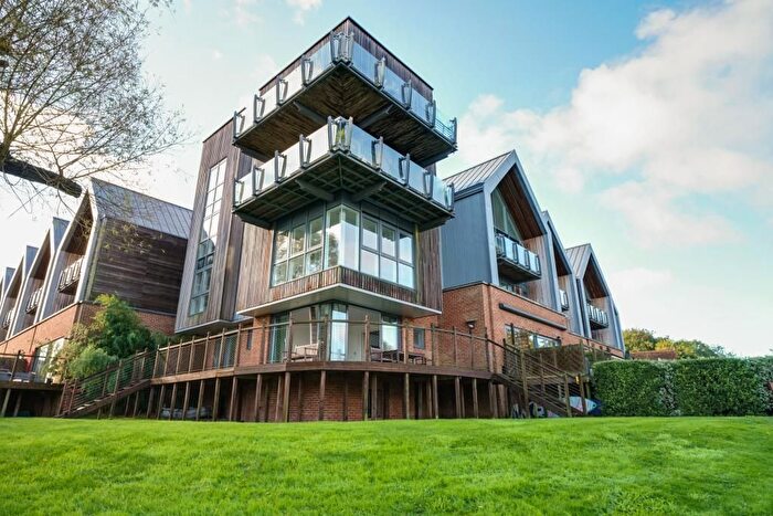 1 Bedroom Flat To Rent In The Stadbury, Whittets Ait, Weybridge, Surrey, KT13