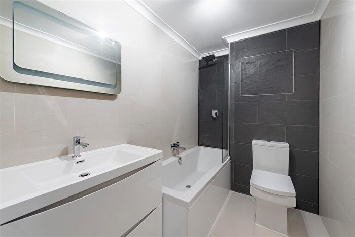 2 Bedroom Flat To Rent In Coombe Lane, London, SW20
