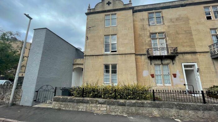 2 Bedroom Flat To Rent In South Terrace, Weston-Super-Mare, BS23