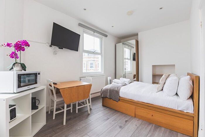 Studio To Rent In North End Road, London, SW6
