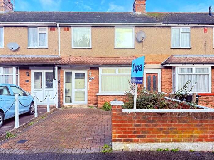 3 Bedroom Terraced House For Sale In Westmorland Avenue, Luton, LU3