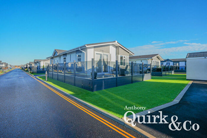 2 Bedroom Park Home For Sale In Pearl Drive, Canvey Island, SS8