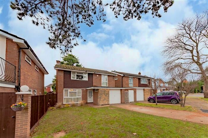 3 Bedroom Detached House To Rent In Abingdon Close, Hillingdon, Uxbridge, UB10