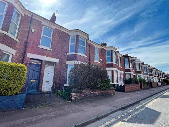 4 Bedroom Maisonette To Rent In Four Bed Student Property, Simonside Terrace, Newcastle Upon Tyne, NE6