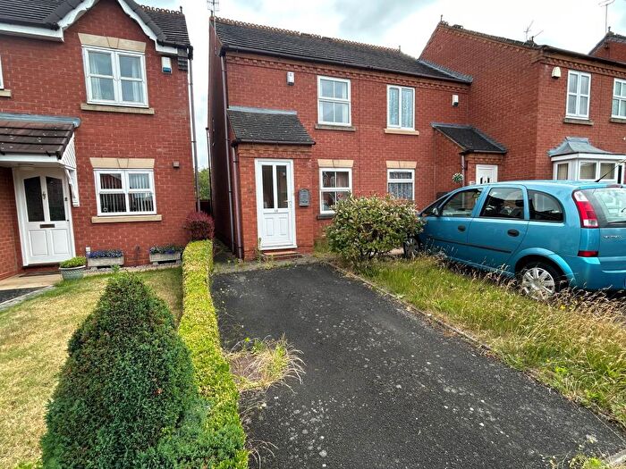 2 Bedroom End Of Terrace House To Rent In Woodhouse Way, Cradley Heath, West Midlands, B64
