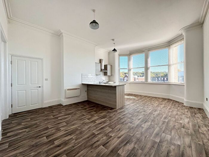 1 Bedroom Flat For Sale In Bradford Road, Brighouse, West Yorkshire, HD6