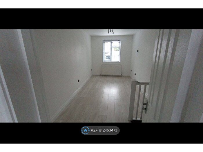 1 Bedroom Maisonette To Rent In King Henry's Drive, Croydon, CR0