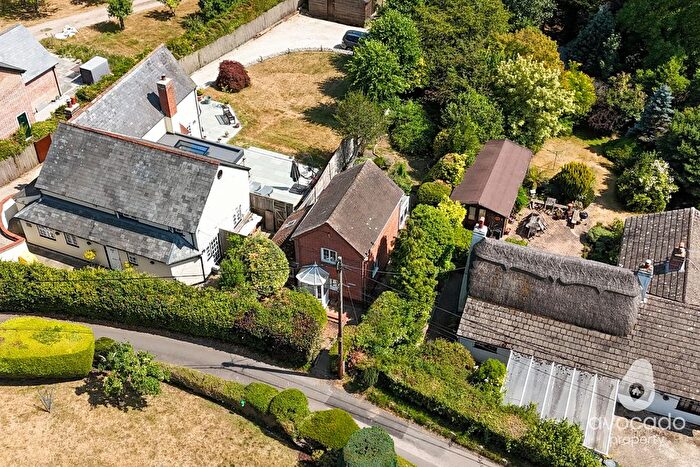 2 Bedroom Detached House For Sale In Haughurst Hill, Baughurst, RG26