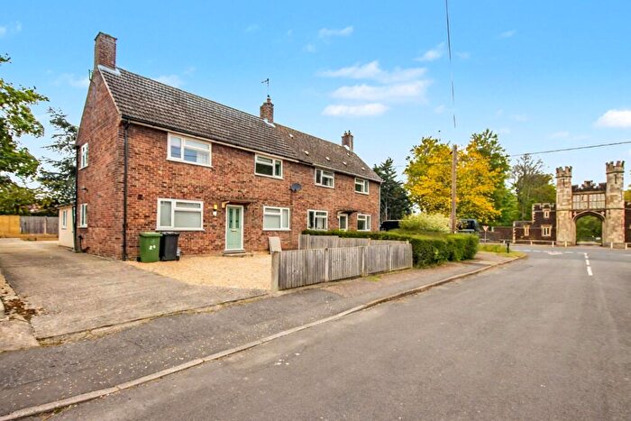 3 Bedroom Semi Detached House For Sale In Pasture Close, Hillington, PE31