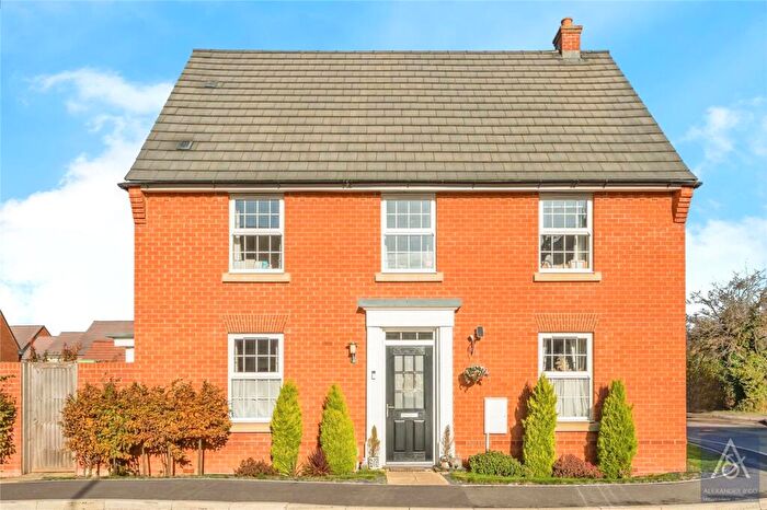 4 Bedroom Detached House For Sale In Swithin Lane, Buckingham, Buckinghamshire, MK18