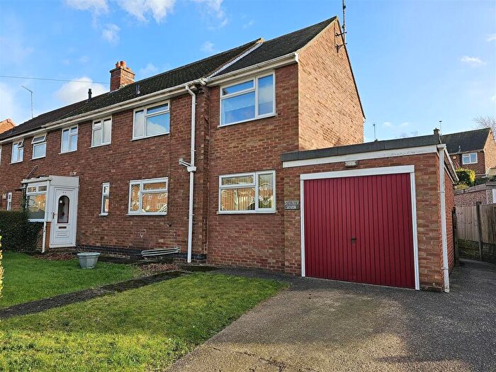 4 Bedroom Semi-Detached House To Rent In Valley Road, Bilsthorpe, Newark, NG22