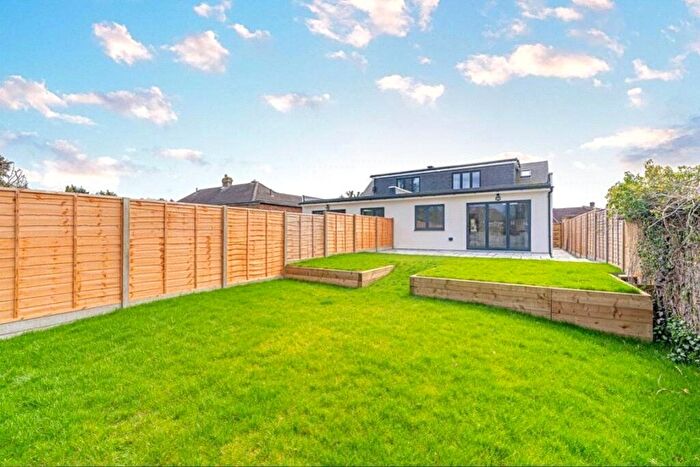 3 Bedroom Bungalow To Rent In Hazel Way, Fetcham, KT22