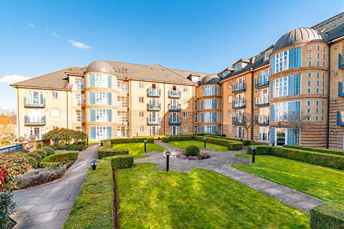 2 Bedroom Apartment For Sale In Newland Gardens, Hertford, Hertfordshire, SG13