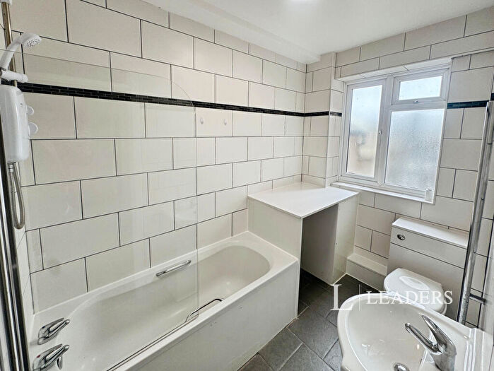 2 Bedroom Apartment To Rent In Terminus Road, BN21