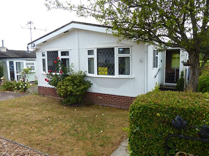 2 Bedroom Mobile/park Home For Sale In Orchard Park, Chieveley, Newbury, RG20