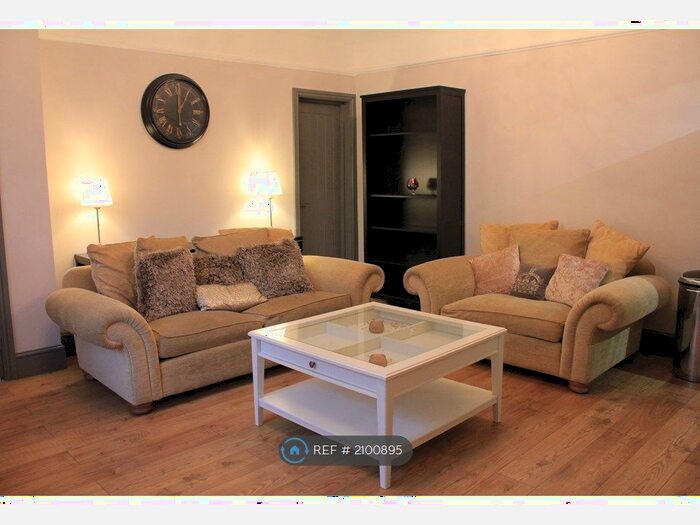 3 Bedroom End Of Terrace House To Rent In Paradise Grove, Horsforth, Leeds, LS18