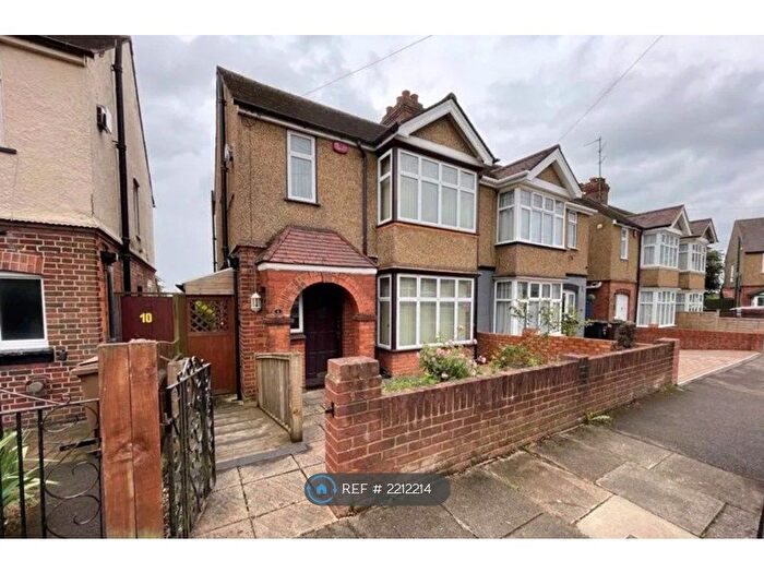 3 Bedroom Semi-Detached House To Rent In Devon Road, Luton, LU2