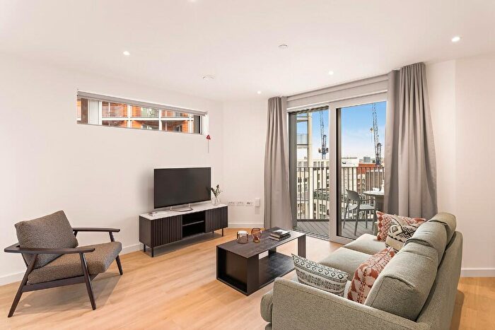 Studio To Rent In Nine Elms Lane, London, SW11