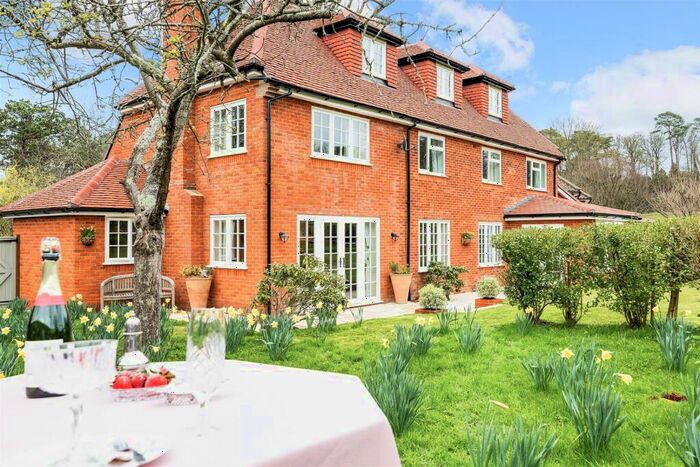 5 Bedroom Detached House For Sale In Cunliffe Close, Headley, Epsom, KT18