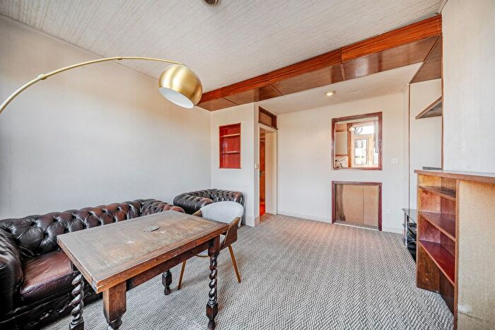 1 Bedroom Flat For Sale In Lillie Road, London, SW6