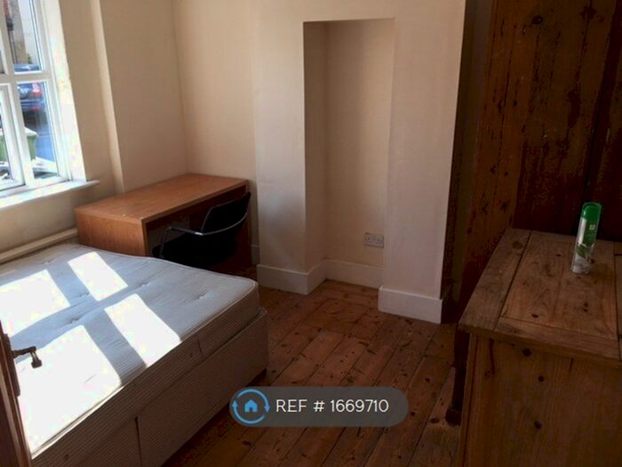 4 Bedroom Semi-Detached House To Rent In Manor Road, Guildford, GU2