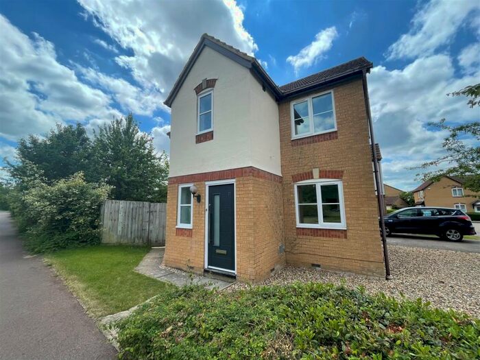 3 Bedroom Link Detached House To Rent In Bantock Close, Browns Wood, Milton Keynes, MK7