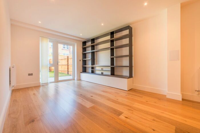 2 Bedroom Flat To Rent In Woodcroft Apartments, Silverworks Close, Colindale, London, NW9