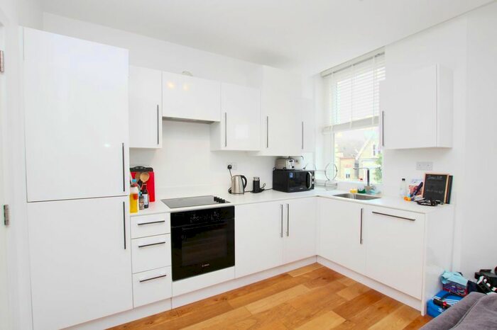 1 Bedroom Flat To Rent In Chelsham Road, London, SW4