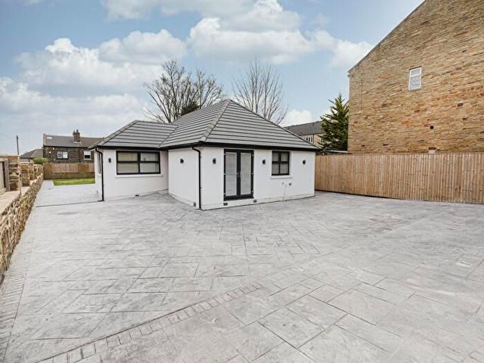4 Bedroom Detached Bungalow To Rent In Undercliffe Road, Eccleshill, BD2