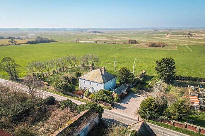 6 Bedroom Detached House For Sale In Handsome Detached Georgian Home In Clippesby, NR29