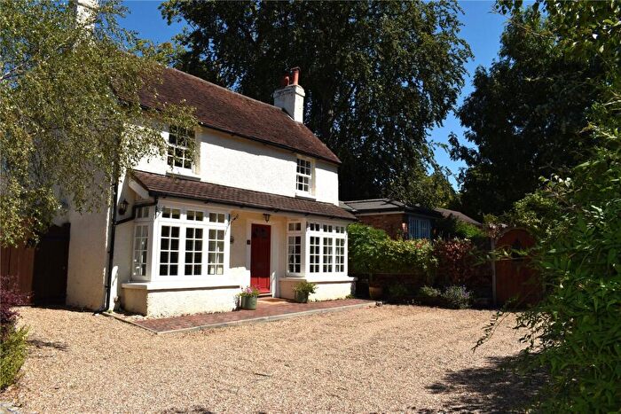 4 Bedroom Detached House For Sale In Townshott Close, Great Bookham, KT23
