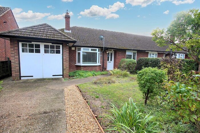 3 Bedroom Semi-Detached Bungalow To Rent In Wheat Hill, Letchworth Garden City, SG6