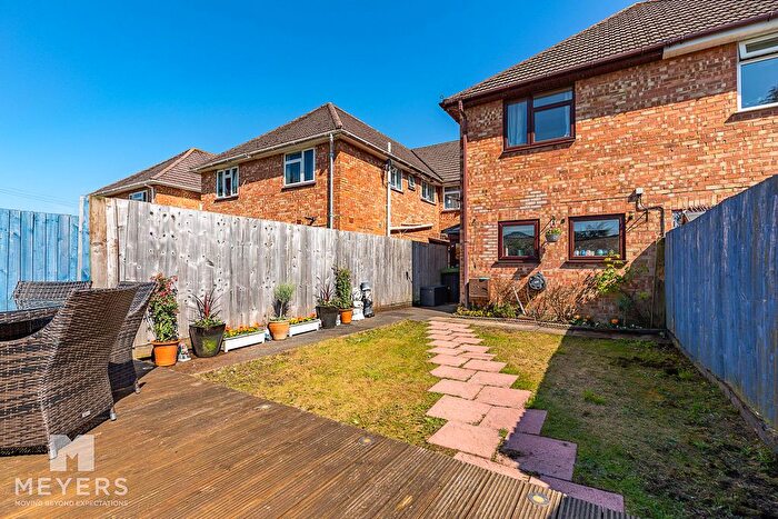 3 Bedroom Maisonette For Sale In The Grove, Christchurch, BH23